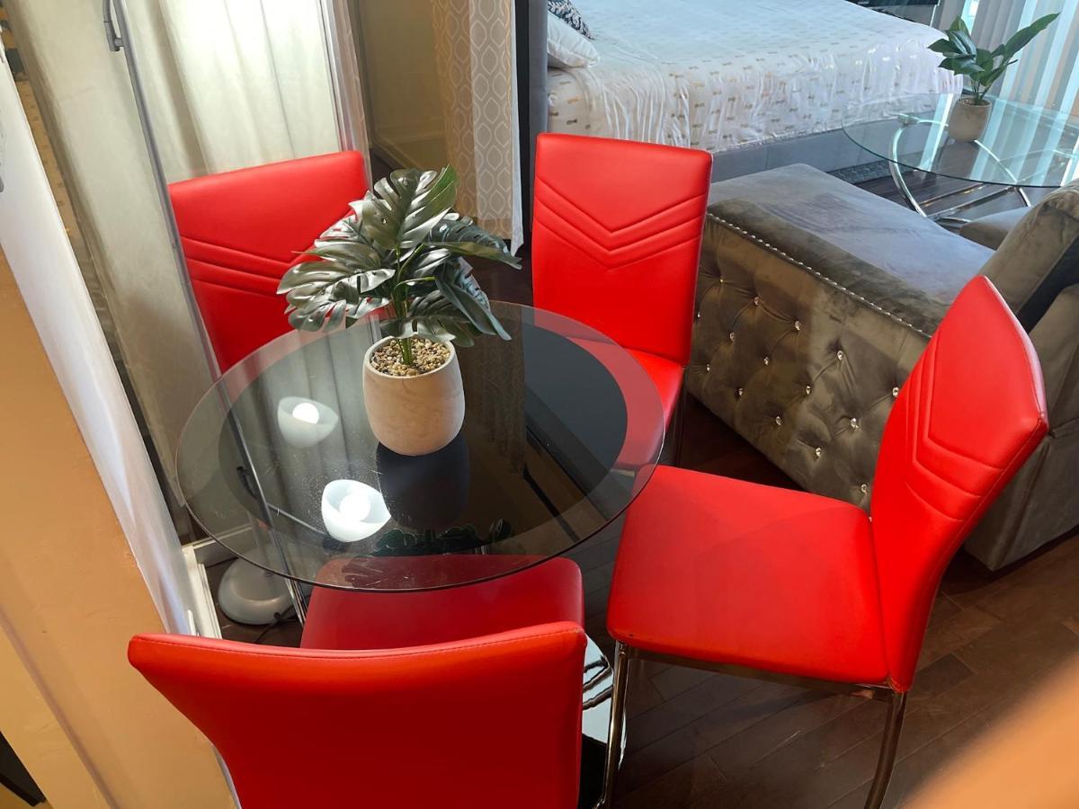 Comfort Opulence Suites Downtown High Floor With Balcony Hotel Toronto