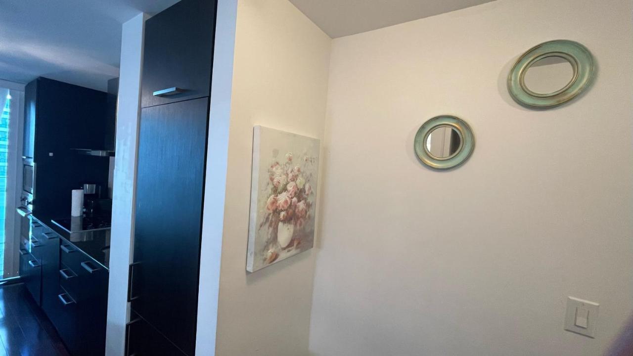 Comfort Opulence Suites Downtown High Floor With Balcony Hotel Toronto