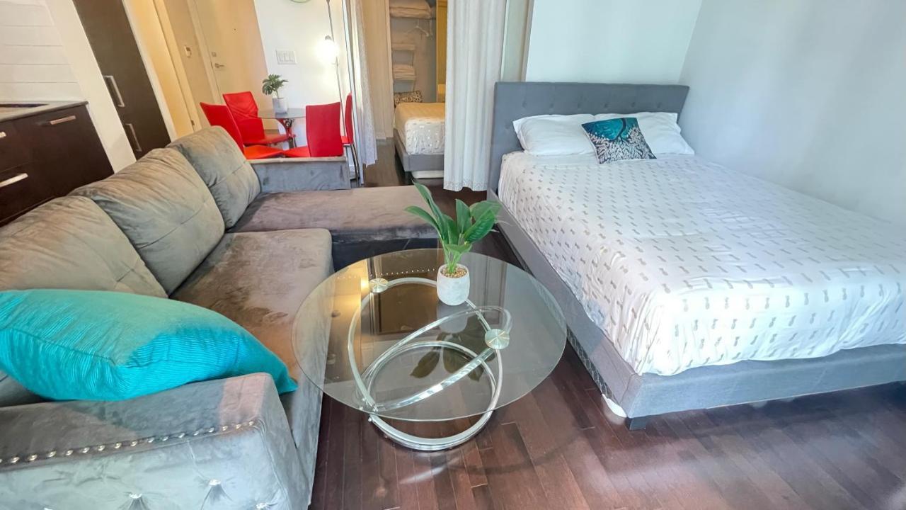 Hotel Comfort Opulence Suites Downtown High Floor With Balcony Toronto