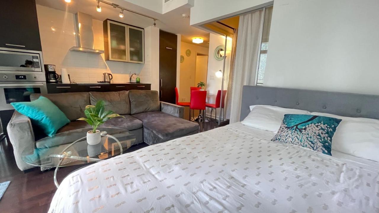Comfort Opulence Suites Downtown High Floor With Balcony Hotel Toronto