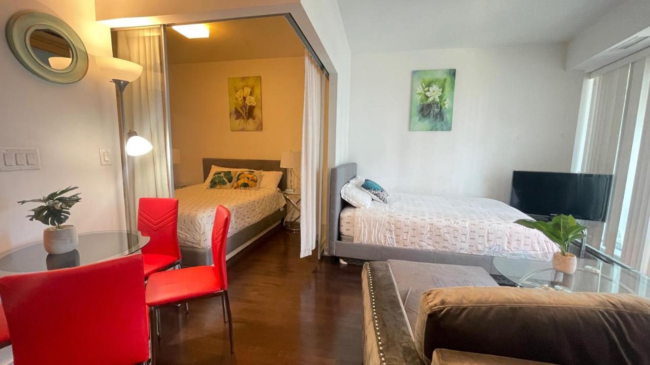 Hotel Comfort Opulence Suites Downtown High Floor With Balcony Toronto
