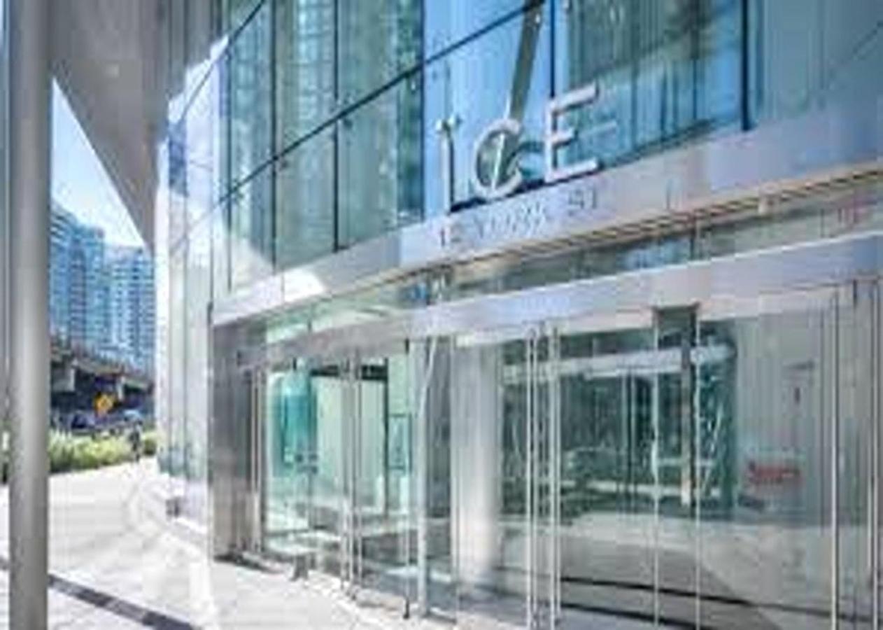 Comfort Opulence Suites Downtown High Floor With Balcony Hotel Toronto