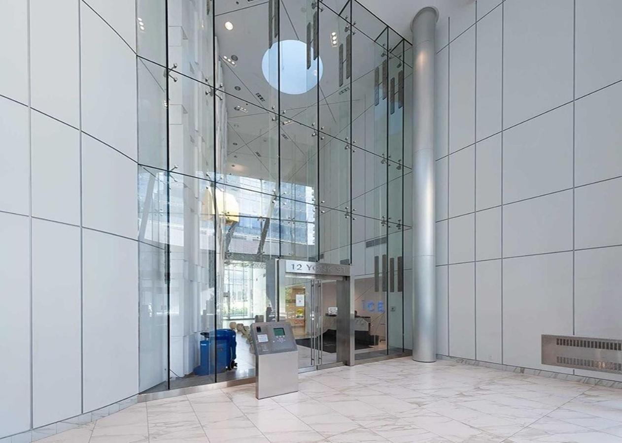 Comfort Opulence Suites Downtown High Floor With Balcony Hotel Toronto