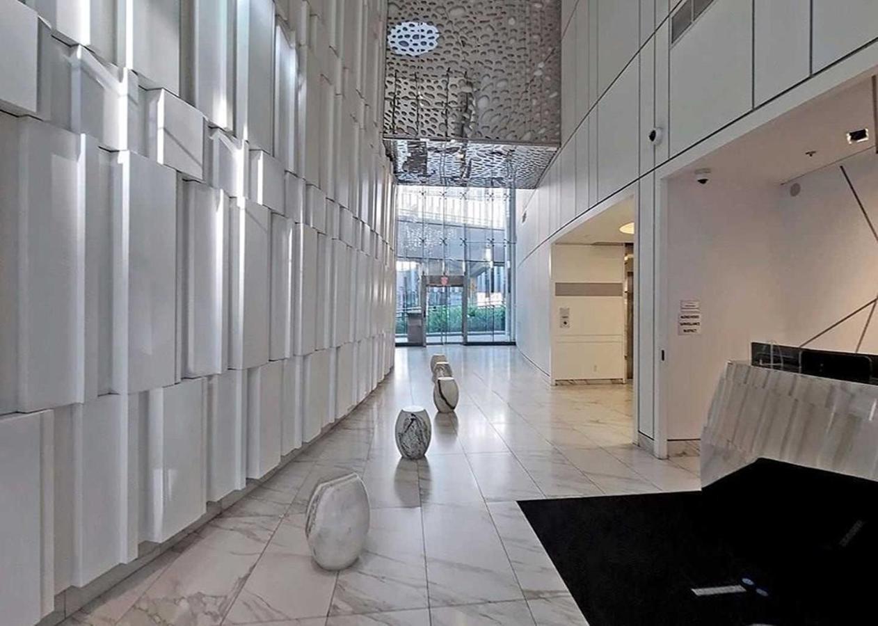 Comfort Opulence Suites Downtown High Floor With Balcony * Toronto